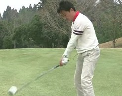 ゴルフ 膝の使い方をマスターする素振り練習