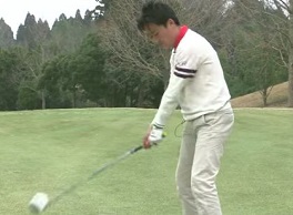 ゴルフ 膝の使い方をマスターする素振り練習